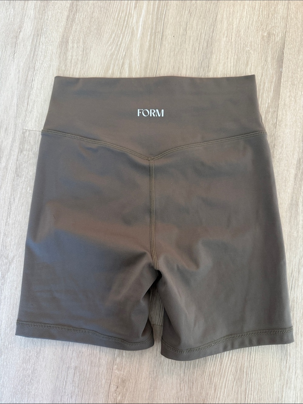 FORM Biker Shorts 3’ - Picture 2 of 4